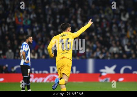 Barcellona, Spagna. 13th Feb 2022. BARCELLONA - 13 FEBBRAIO: Pedri di Barcellona celebra dopo aver segnato un gol durante la partita la Liga tra RCD Espanyol e Barcellona allo stadio RCDE il 13 febbraio 2022 a Barcellona, Spagna. (Foto di Sara Aribó/PxImages) Credit: PX Images/Alamy Live News Foto Stock