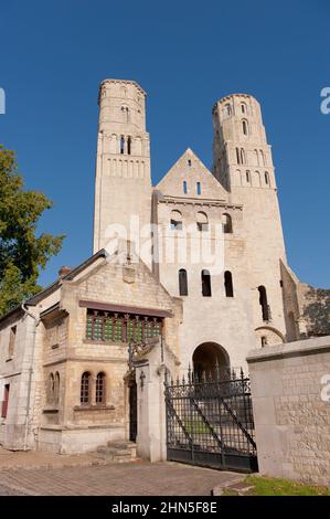 Nella valle della Senna, l'abbazia di Jumièges è considerata una delle rovine più belle della Francia. Foto Stock