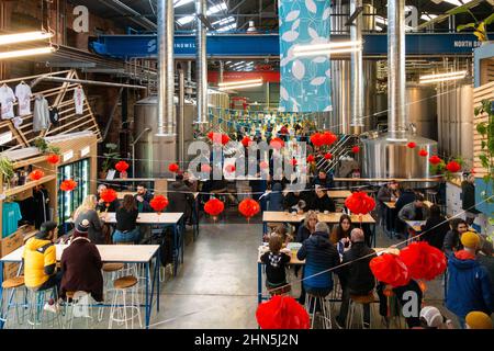 North Brewing Co Tap Room, Springwell Brewery, Buslingthorpe, Leeds, Interior durante Print North Print fair, Leeds, West Yorkshire, Inghilterra, Regno Unito Foto Stock