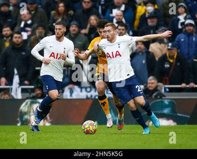 Londra, Inghilterra - FEBBRAIO 13: Rodrigo Bentancur di L-R Tottenham Hotspur e Dejan Kulusevski di Tottenham Hotspur (in prestito da Juventus) durante il periodo Prem Foto Stock