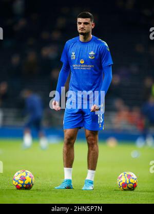 Londra, Inghilterra - FEBBRAIO 09: Armando broja di Southampton (in prestito da Chelsea) durante il riscaldamento pre-partita durante la Premier League tra Tottenh Foto Stock