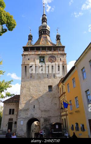6 2021 settembre - Sighisoara, Schäßburg, Romania: La Torre dell'Orologio, pietra miliare sassone della Transilvania Foto Stock