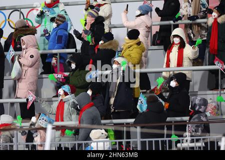 Zhangjiakou, Hebei, Cina. 14th Feb 2022. Fans Ski Jumping : Men's Team Grande collina durante i Giochi Olimpici invernali di Pechino 2022 presso il National Ski Jumping Centre di Zhangjiakou, Hebei, Cina . Credit: Yohei Osada/AFLO SPORT/Alamy Live News Foto Stock