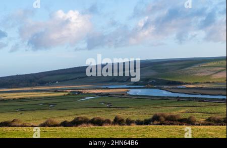 Vista di Cuckmere Haven all'alba in una mattinata d'inverno da Seaford Head Foto Stock