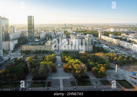 Vista aerea della città di Varsavia e del Parco Swietokrzyski - Varsavia, Polonia Foto Stock