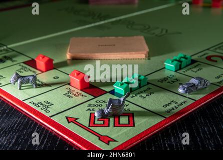 Passare Vai su un tavolo Monopoly durante un gioco Foto Stock