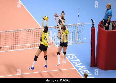 ISTANBUL, TURCHIA - 05 SETTEMBRE 2021: Partita Vakifbank vs Eczacibasi Champions Cup in Burhan Felek Sport Hall Foto Stock