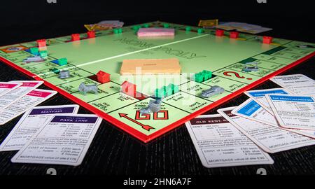 Passare Vai su un tavolo Monopoly durante un gioco Foto Stock