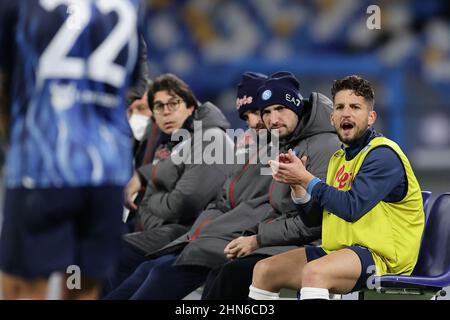 Napoli, Italia. 12th Feb 2022. Dries Mertens di SSC Napoli incita i suoi compagni di squadra dalla panchina durante la Serie A partita di calcio tra SSC Napoli e FC Internazionale allo stadio Diego Armando Maradona di Napoli (Italia), 12th febbraio 2022. Foto Cesare Purini/Insidefoto Credit: Ininsidefoto srl/Alamy Live News Foto Stock