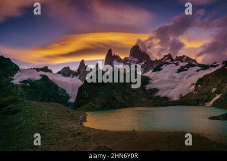 Monte Fitz Roy - Cerro Chaltén -, 3405 metropolitane, laguna de los Tres, Parque Nacional Los Glaciares, Republica Argentina, Patagonia, cono sur, Sud Ame Foto Stock