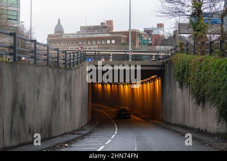 Parte di Leeds Inner Ring Road - West Street Tunnel che porta dal A58 al A58(M) Leeds Inner Ring Road, Leeds City Centre, Inghilterra, Regno Unito Foto Stock