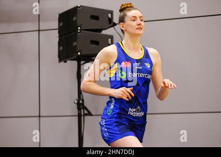 Sheffield, Regno Unito. 14th Feb 2022. English Institute of Sport Sheffield, Sheffield, South Yorkshire, 14 febbraio 2022. Vitality Netball Superleague Leeds Rhinos Netball v Team Bath Netball Rebekah Airey of Leeds Rhinos Netball Credit: Touchlinepics/Alamy Live News Foto Stock