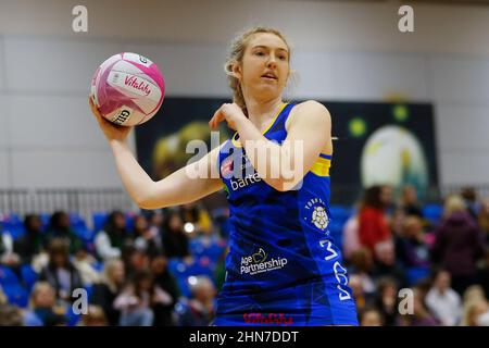 Sheffield, Regno Unito. 14th Feb 2022. English Institute of Sport Sheffield, Sheffield, South Yorkshire, 14 febbraio 2022. Vitality Netball Superleague Leeds Rhinos Netball v Team Bath Netball Sienna Rushton of Leeds Rhinos Netball Credit: Touchlinepics/Alamy Live News Foto Stock