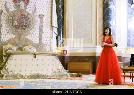 Madrid, Spagna. 14th Feb 2022. Il soprano Marivi Blasco si esibisce durante il concerto di Musica dei tempi di Caravaggio nella cappella del Palazzo reale di Madrid. Credit: SOPA Images Limited/Alamy Live News Foto Stock