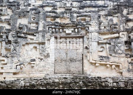 Monster Mouth Door, Structure II, zona archeologica di Hormiguero, stile Rio Bec, Stato Campeche, Messico Foto Stock