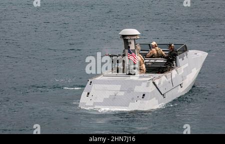 I membri di 10th Special Forces Group e Naval Special Warfare Task Unit Europe (NSWTU-e) conducono un Joint Combined Exercise Training (JCET) con le unità Greek Special Warfare il 24 novembre 2021, ad Atene. Il JCET è una dimostrazione delle unità di guerra speciali greche e delle forze dell'operazione speciale degli Stati Uniti che coordinano le missioni di risposta rapida attraverso il Mediterraneo. Foto Stock