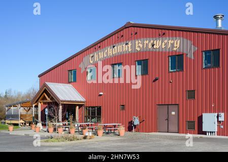 burlington, WA, USA - 12 febbraio 2022; edificio della fabbrica di birra Chuckanut nel porto della zona di innovazione di Skagit vicino a Burlington Washington Foto Stock