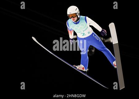 Zhangjiakou, Hebei, Cina. 14th Feb 2022. Patrick Gasienica (USA) Sci Jumping : Grande collina a squadre maschili durante i Giochi Olimpici invernali di Pechino 2022 al National Ski Jumping Centre di Zhangjiakou, Hebei, Cina . Credit: Koji Aoki/AFLO SPORT/Alamy Live News Foto Stock