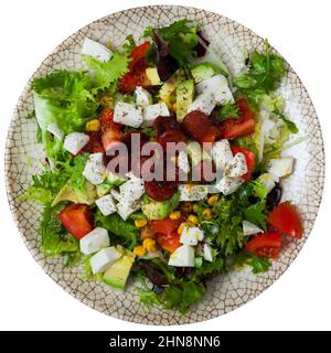 Insalata di verdure fresche con mozzarella e salsicce Foto Stock