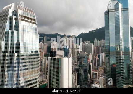 L'alto livello di Central e Mid-level incorniciato da 1ifc e il Centro, Hong Kong Island Foto Stock