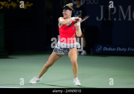 Alison Riske degli Stati Uniti in azione contro Simona Halep di Romania durante il primo round del torneo di tennis 2022 Dubai Duty Free Tennis Championships WTA 1000 il 14 febbraio 2022 presso l'Aviation Club Tennis Center di Dubai, Emirati Arabi Uniti - Foto: Rob Prange/DPPI/LiveMedia Foto Stock