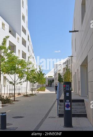 Residence Coeur de Garonne, contemporaneo sviluppo residenziale su ex terra industriale nel quartiere Bastide di Bordeaux, Francia Foto Stock