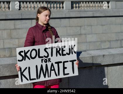 STOCCOLMA, SVEZIA - 22 MARZO 2019: Greta Thunberg dimostra al di fuori del Parlamento svedese. Foto Stock