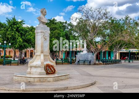 Jose Marti busto scultura nel centro di una piazza, Ciego de Avila City, Cuba, 11 marzo 2020 Foto Stock