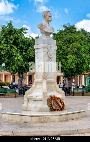 Jose Marti busto scultura nel centro di una piazza, Ciego de Avila City, Cuba, 11 marzo 2020 Foto Stock