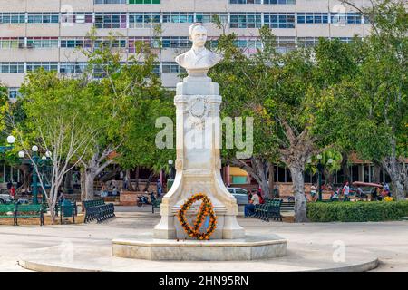 Jose Marti busto scultura nel centro di una piazza, Ciego de Avila City, Cuba, 11 marzo 2020 Foto Stock