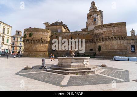 Piazza Barbacani, Castello di Caldoresco, vasto, Abruzzo, Italia, Europa Foto Stock