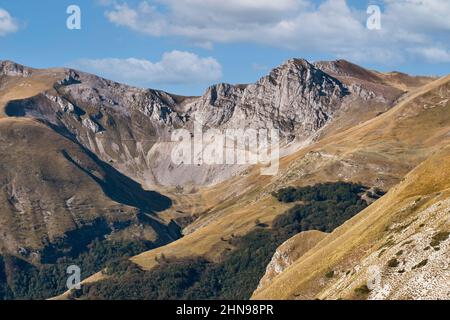 Parco Nazionale dei Monti Sibillini, Vista sul Monte di Palazzo Borghese, Montemonaco, Marche, Italia, Europa Foto Stock