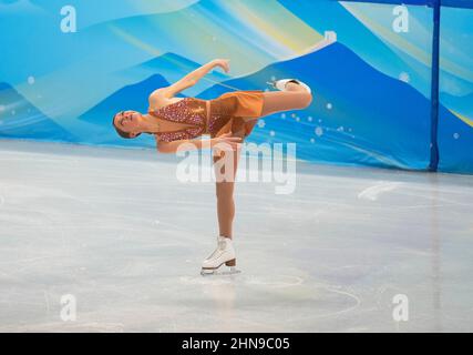 Pechino, Cina, 2022 Olimpiadi invernali, 15 febbraio 2022: Natasha Mckay dalla Gran Bretagna durante il pattinaggio a figure al Capital Indoor Stadium. Prezzo Kim/CSM. Credit: CAL Sport Media/Alamy Live News Foto Stock