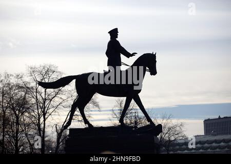 Monumento a Georgy Konstantinovich Zhukov sulla Piazza Rossa. Mosca. Foto Stock