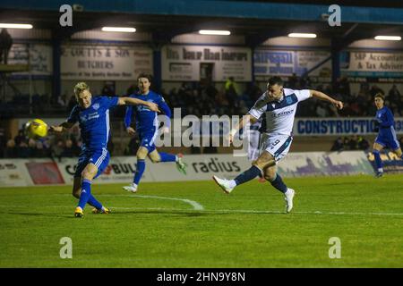 14th febbraio 2022 ; Balmoor Stadium, Peterhead, Aberdeenshire, Scozia ; Scottish Cup, Peterhead contro Dundee; Danny Mullen di Dundee spara in un colpo Foto Stock