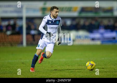 14th febbraio 2022 ; Balmoor Stadium, Peterhead, Aberdeenshire, Scozia ; Scottish Cup, Peterhead contro Dundee; Paul McMullan di Dundee corre in avanti Foto Stock