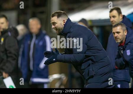 14th febbraio 2022 ; Balmoor Stadium, Peterhead, Aberdeenshire, Scozia ; Calcio della Scottish Cup, Peterhead contro Dundee; James McPake, manager di Dundee, incoraggia la sua squadra Foto Stock