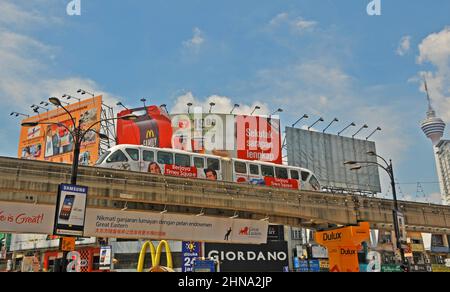 Treno sopraelevato, KL Monorail, Bukit Bintang, Kuala Lumpur, Malesia Foto Stock