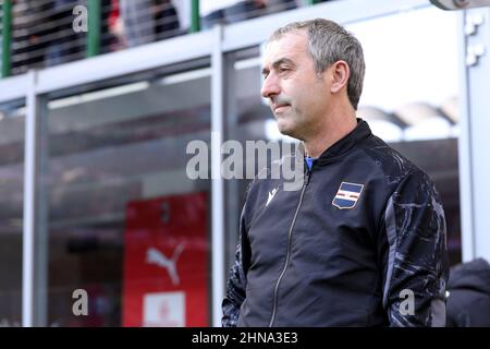 Milano, Italia. 13th Feb 2022. Italia, Milano, febbraio 13 2022: Marco Giampaolo (direttore Sampdoria) in panchina prima del calcio di calcio durante la partita AC MILAN vs SAMPDORIA, Serie A 2021-2022 day25 allo stadio San Siro (Foto di Fabrizio Andrea Bertani/Pacific Press) Credit: Pacific Press Media Production Corp./Alamy Live News Foto Stock