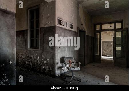 Febbraio 2022, abbandonato l'asilo nel nord Italia, urbex Foto Stock