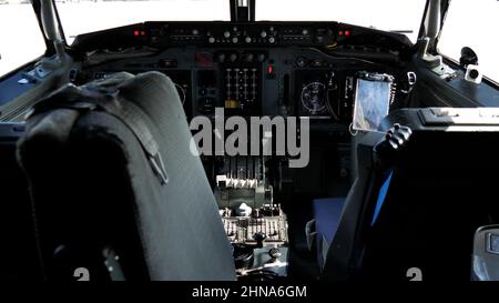 Gran Canaria Gando Airport Spagna OTTOBRE, 21, 2021 Cockpit di un aereo americano spia, sorveglianza, controllo e comunicazioni. Boeing e-3 Sentry A. Foto Stock