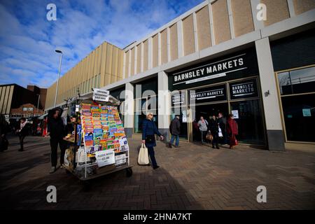 Barnsley Market at the Glass Works Barnsley è un'area di sviluppo nel centro di Barnsley che ospita un centro commerciale, ristoranti, un cinema e un bowli Foto Stock