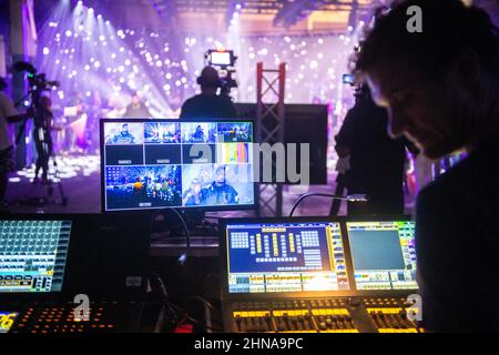 Riprese video ed effetti speciali in un magazzino di produzione di eventi a Curtis Bay, MD Foto Stock