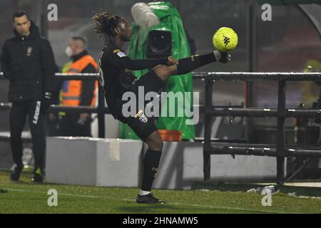 Cremona, Italia. 15th feb, 2022. wowo coulibaly (parma) durante gli USA Cremonese vs Parma Calcio, partita di calcio italiana Serie B a Cremona, Italia, febbraio 15 2022 Credit: Independent Photo Agency/Alamy Live News Foto Stock