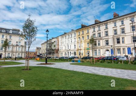 Vista generale di pensioni e proprietà sul lungomare di Bridlington, Marlborough Terrace, East Yorkshire, Regno Unito. Foto Stock