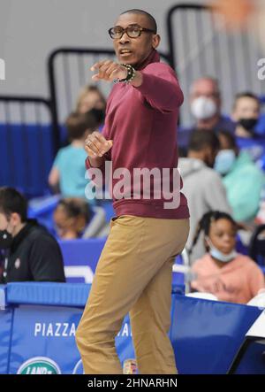 Wilmington, DE, Stati Uniti. 12th Feb 2022. Raptors 905 Head Coach PATRICK MUTOMBO si occupa di una partita di basket NBA G-League della stagione regolare tra i Delaware Blue Coats e i Raptors 905 Sabato, 12 Febbraio 2022, al Chase Fieldhouse di Wilmington, DE (Credit Image: © Saquan Stimpson/ZUMA Press Wire) Foto Stock