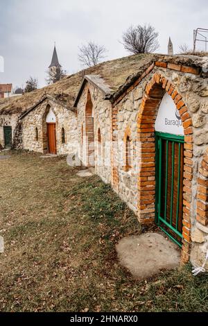 Vrbice, villaggio del vino in Moravia, Repubblica Ceca, con cantina vicolo.pietra edifici con sale stampa e cantina a volta lunga.piccole case di vino Foto Stock