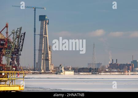 Detroit, Michigan - costruzione della torre di supporto sul lato degli Stati Uniti per il ponte internazionale Gordie Howe. Il ponte, previsto per il completamento nel 2024 Foto Stock