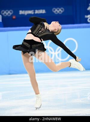 Pechino, Cina. 15th Feb 2022. Lindsay van Zundert dei Paesi Bassi si esibisce durante il programma di pattinaggio a figura femminile singolo al Capital Indoor Stadium di Pechino, capitale della Cina, 15 febbraio 2022. Credit: Ma Ning/Xinhua/Alamy Live News Foto Stock