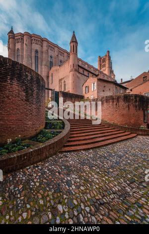 La Basilica Cattedrale di Santa Cecilia (in francese: Basilica Cathédrale Sainte-Cécile d'Albi), conosciuta anche come Cattedrale di Albi dopo la pioggia Foto Stock